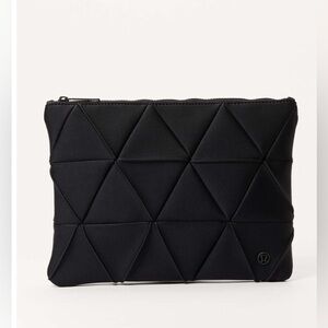 Lululemon Essentials Pouch